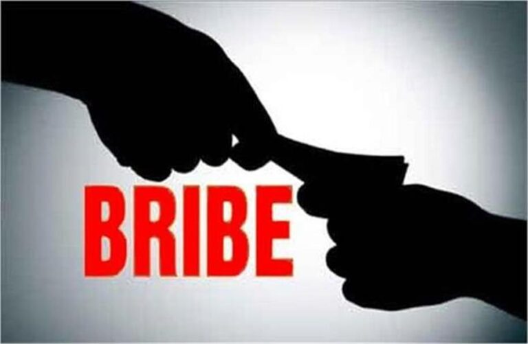 2026_7image_12_24_044512816esicaughttakingbribe.jp-ll